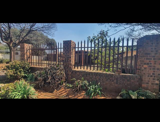 4 BEDROOM HOUSE TO LET IN RENSBURG